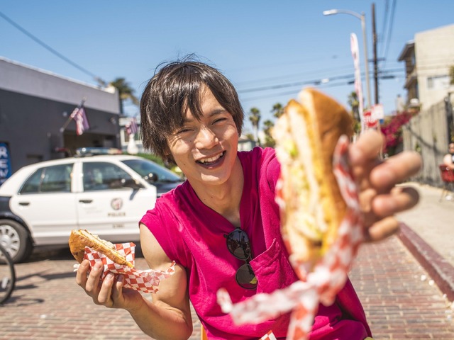 「窪田正孝×写真家・齋藤陽道 カレンダー2018.4-2019.3」※画像はイメージ