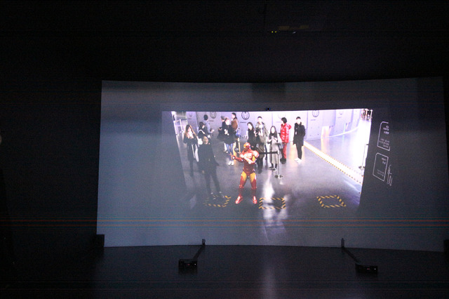 「マーベルエクスペリエンス」ポーズをとるとヒーローたちが降臨