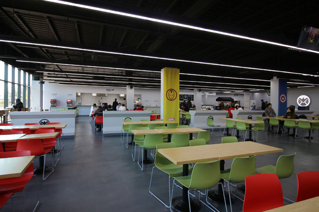 「マーベルエクスペリエンス」カフェテリア