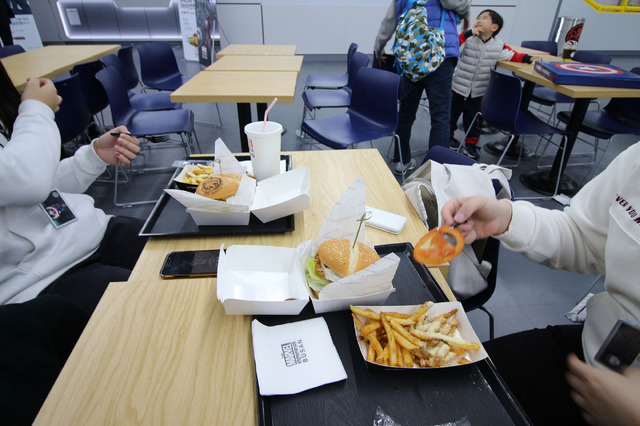 「マーベルエクスペリエンス」カフェテリア