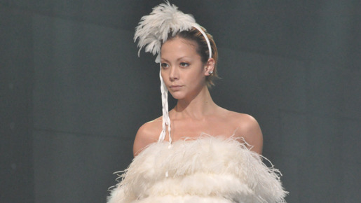 『ブラック・スワン』土屋アンナファッションショー