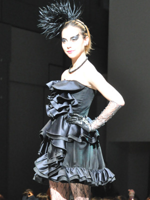 『ブラック・スワン』土屋アンナファッションショー