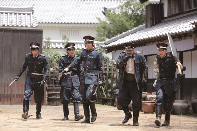 『曇天に笑う』(C)2018映画「曇天に笑う」製作委員会 (C)唐々煙/マッグガーデン