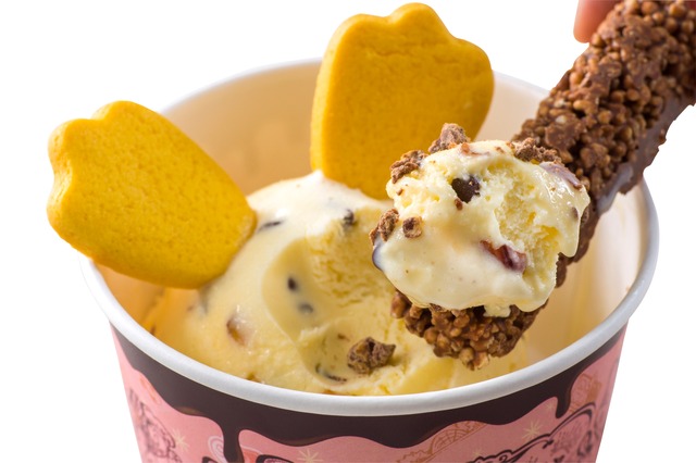 チョコレートクランチを使用したアイスのデザート