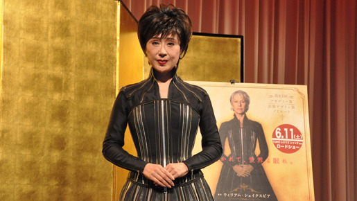 『テンペスト』試写会にて劇中の衣裳を着用し登場した小林幸子