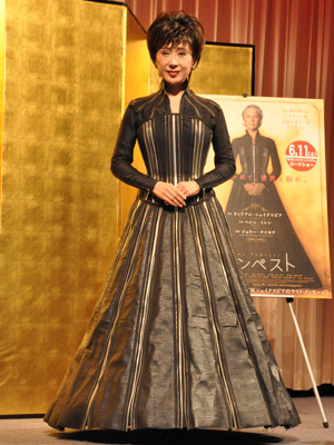 『テンペスト』試写会にて劇中の衣裳を着用し登場した小林幸子