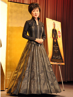 『テンペスト』試写会にて劇中の衣裳を着用し登場した小林幸子