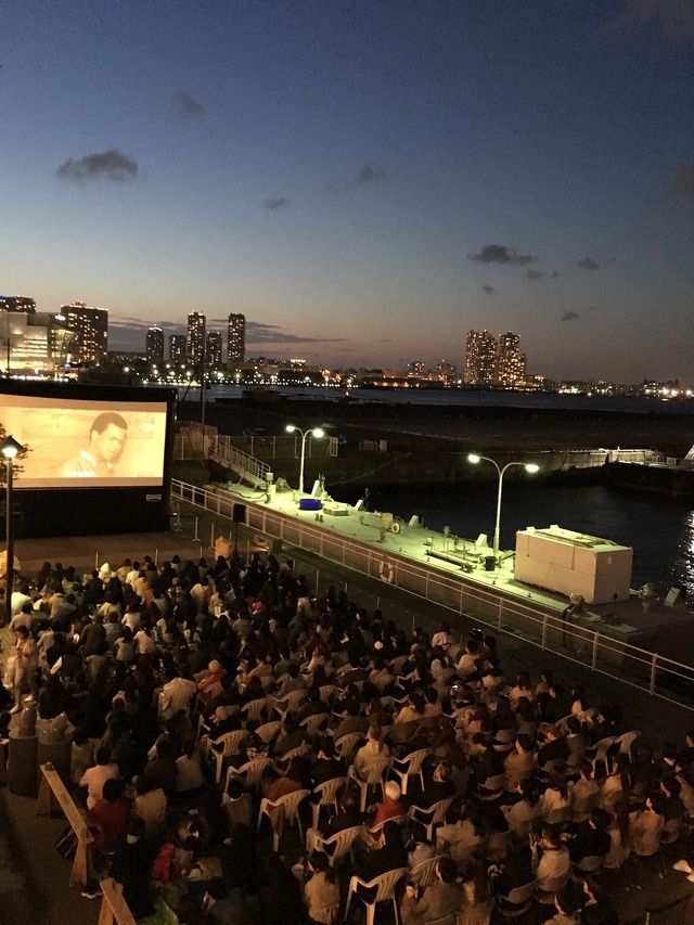 Gw限定 みなとみらい 2つの野外シアターで名作映画を堪能 Seaside Cinema 開催 Cinemacafe Net