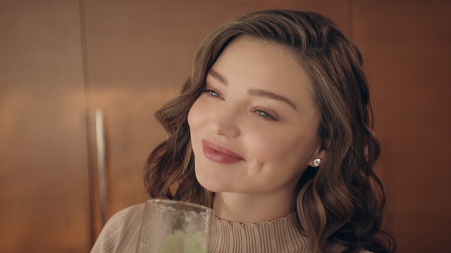 新CM「プラス糀　糀甘酒　からだを想う　スムージー篇」