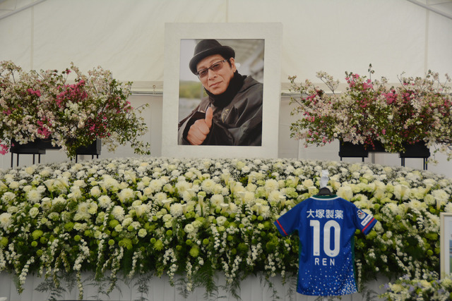 ファンの方の献花台／「大杉漣 お別れの会“さらば！ゴンタクレ”」