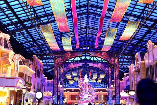 祝祭感炸裂の夜の「セレブレーションストリート」！