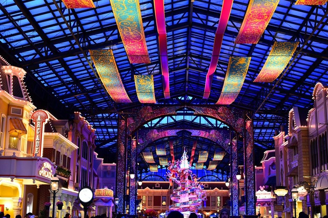 祝祭感炸裂の夜の「セレブレーションストリート」！