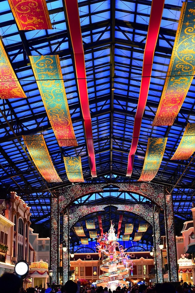 祝祭感炸裂の夜の「セレブレーションストリート」！