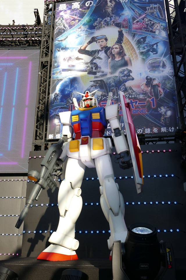 映画にはガンダムも登場します