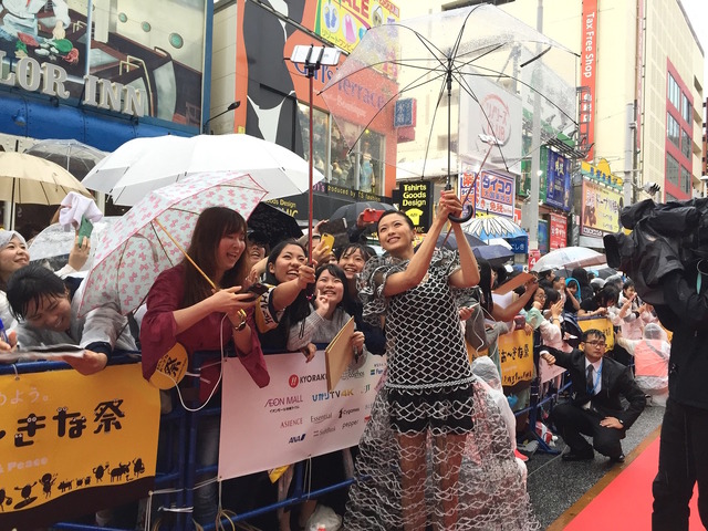 『家に帰ると妻が必ず死んだふりをしています。』in第10回沖縄国際映画祭　（C）2017「家に帰ると妻が必ず死んだふりをしています。」製作委員会