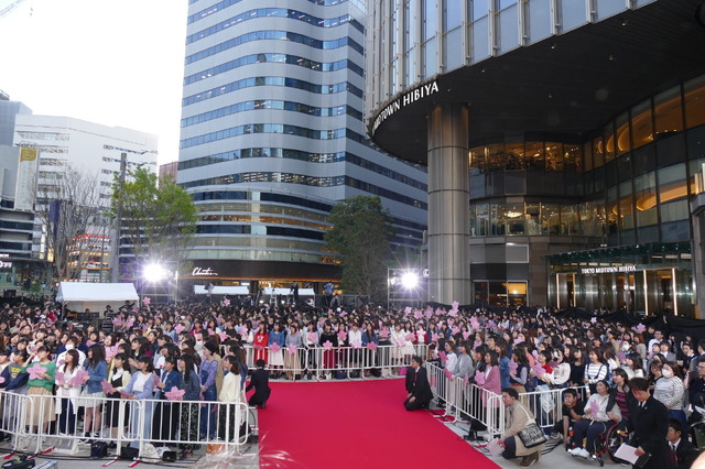 日比谷の新名所にファン1000人／『ラプラスの魔女』完成披露