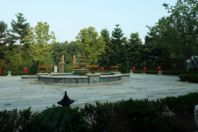 優雅に庭園を眺めながら