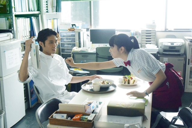 『恋は雨上がりのように』（C）2018 映画「恋は雨上がりのように」製作委員会　 （C）2014 眉月じゅん／小学館