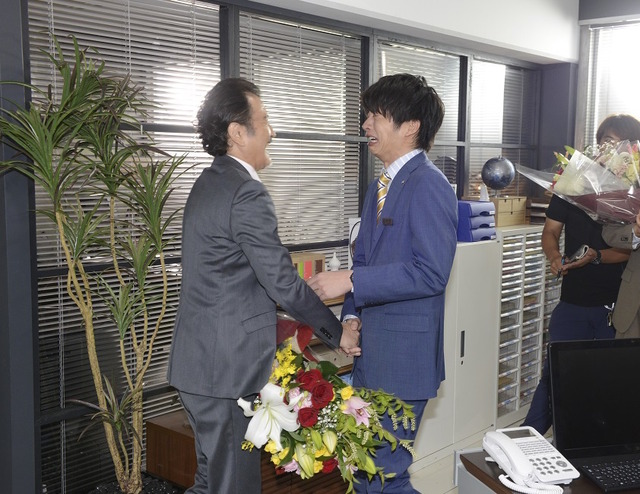 土曜ナイトドラマ「おっさんずラブ」クランクアップ　(C)テレビ朝日