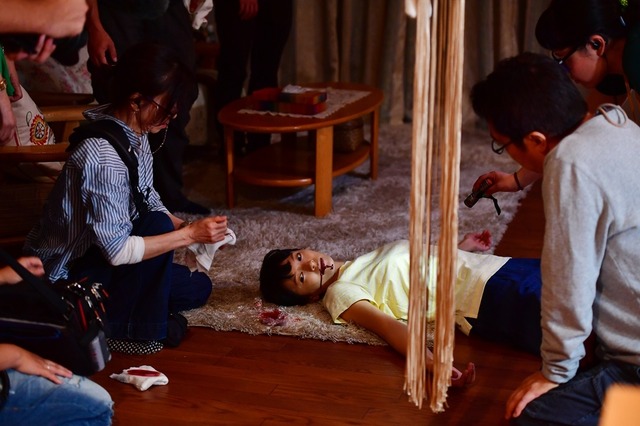 (C)2018「家に帰ると妻が必ず死んだふりをしています。」製作委員会