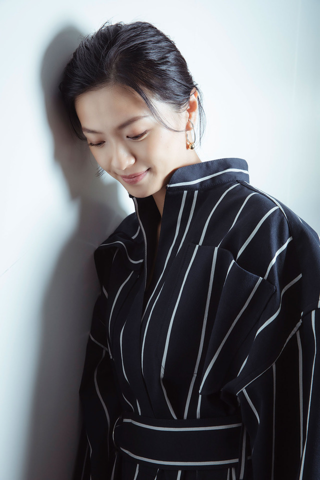 榮倉奈々『家に帰ると妻が必ず死んだふりをしています。』／photo：You Ishii