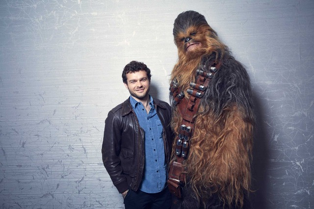 オールデン・エアエンライク＆チューバッカ『ハン・ソロ／スター・ウォーズ・ストーリー』／photo：You Ishii