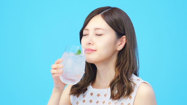 「キリン 氷結」の新CM「あたらしくいこう　2018 和太鼓」篇　“飲み石さん”