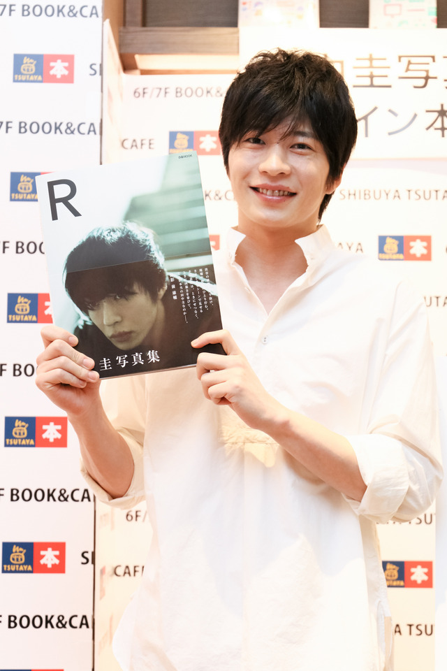 田中圭写真集「Ｒ」より　（C)ぴあ