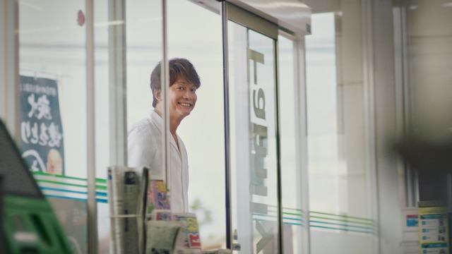 新CM「ファミマのあの曲で会話」篇30秒