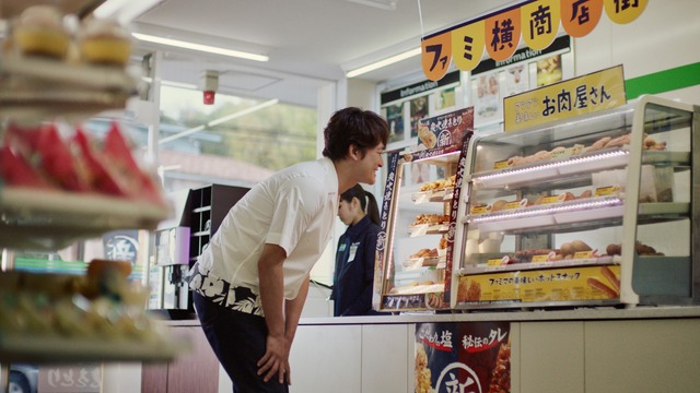 新CM「ファミマのあの曲で会話」篇30秒