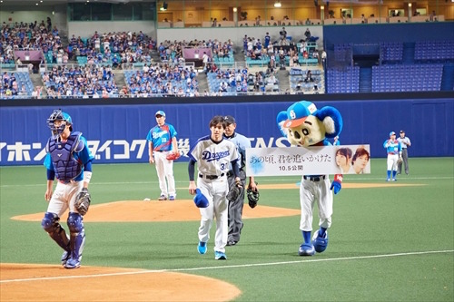 『あの頃、君を追いかけた』ナゴヤドーム始球式　(C)『あの頃、君を追いかけた』フィルムパートナーズ