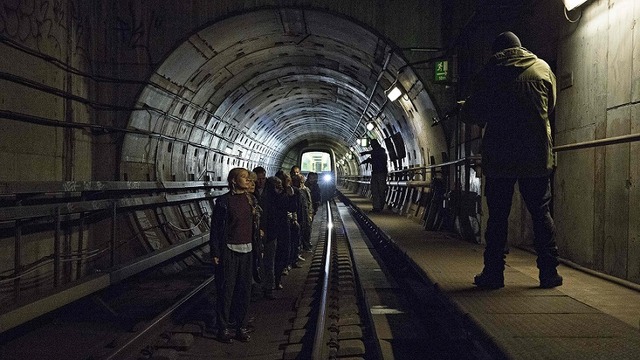 「BELOW THE SURFACE 深層の8日間」(c) SAM Productions 2017