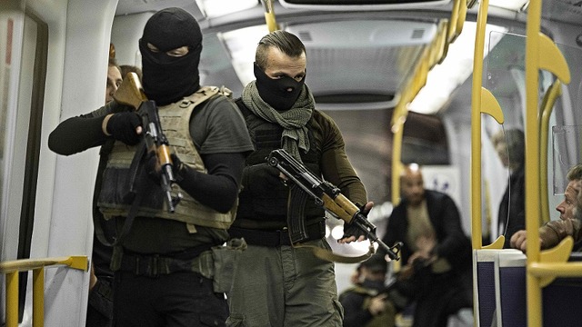 「BELOW THE SURFACE 深層の8日間」(c) SAM Productions 2017