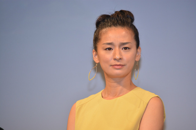 『ちいさな英雄-カニとタマゴと透明人間-』完成披露プレミア試写会/尾野真千子