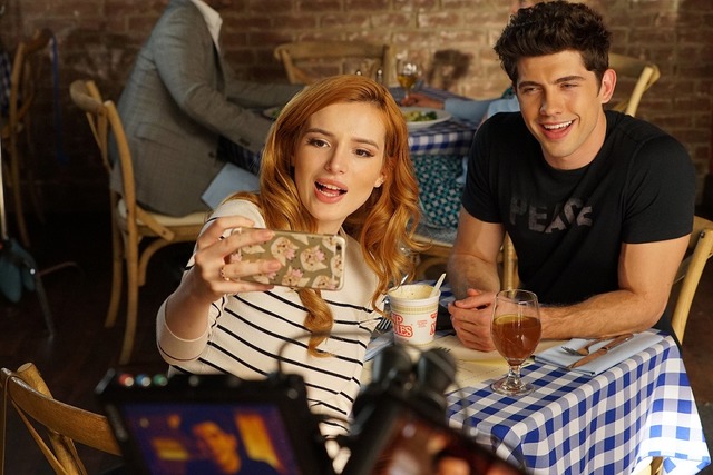 「FAMOUS IN LOVE」(c) Warner Bros. Entertainment Inc.