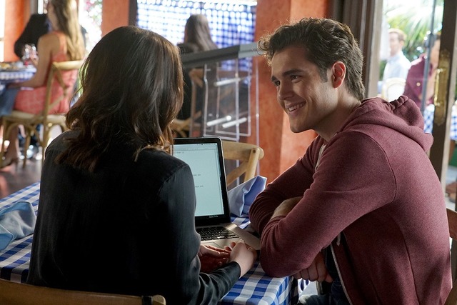 「FAMOUS IN LOVE」(c) Warner Bros. Entertainment Inc.