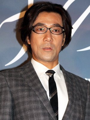 『夜明けの街で』完成報告会見