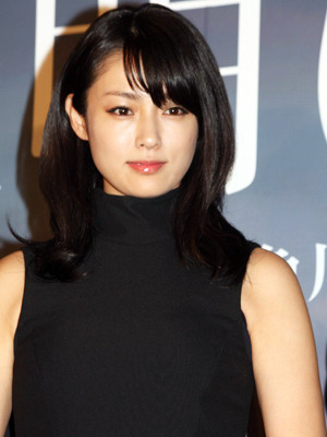 『夜明けの街で』完成報告会見