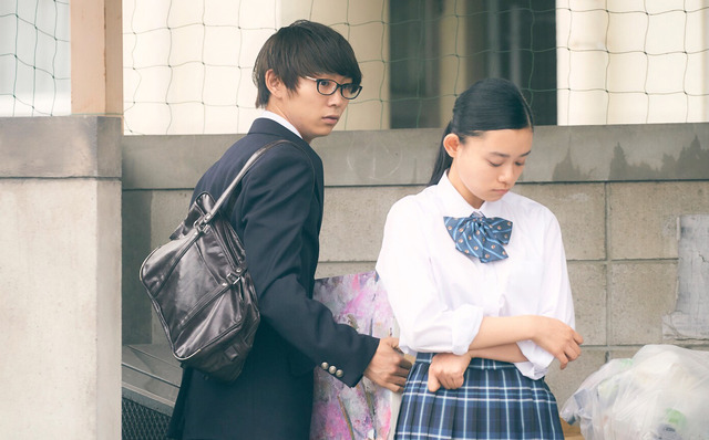 『パーフェクトワールド 君といる奇跡』制服姿 (C)2018「パーフェクトワールド」製作委員会