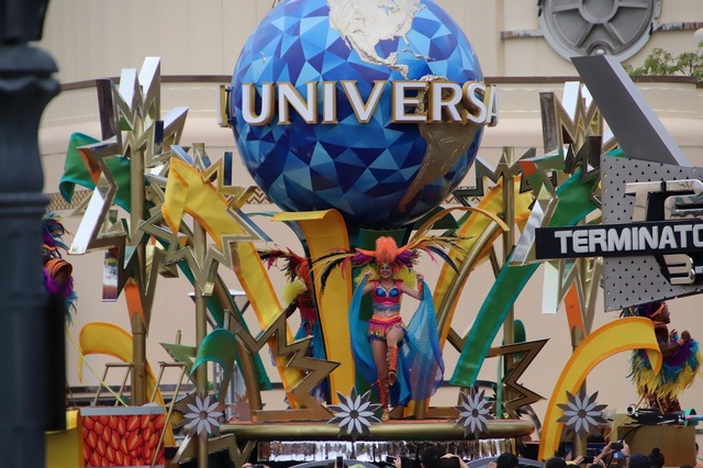 “こわかわハロウィーン”の昼のメインプログラム、「フェスタ・デ・パレード」☆