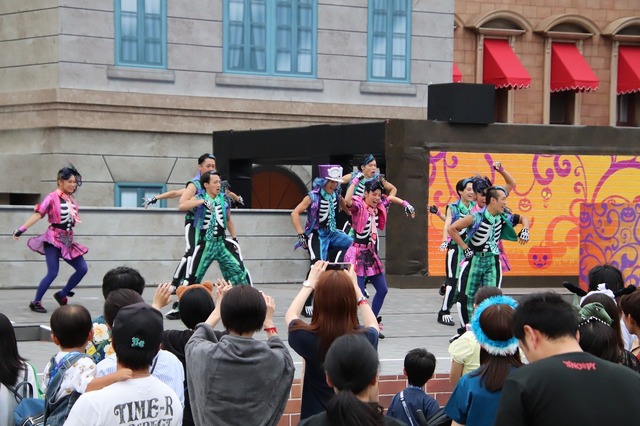 “こわかわハロウィーン”の昼のメインプログラム、「フェスタ・デ・パレード」☆