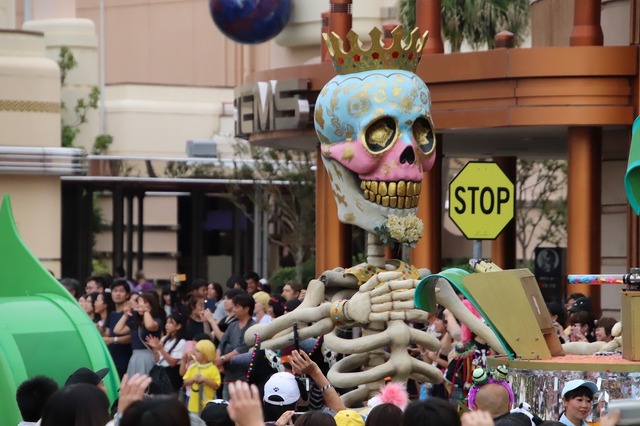 “こわかわハロウィーン”の昼のメインプログラム、「フェスタ・デ・パレード」☆