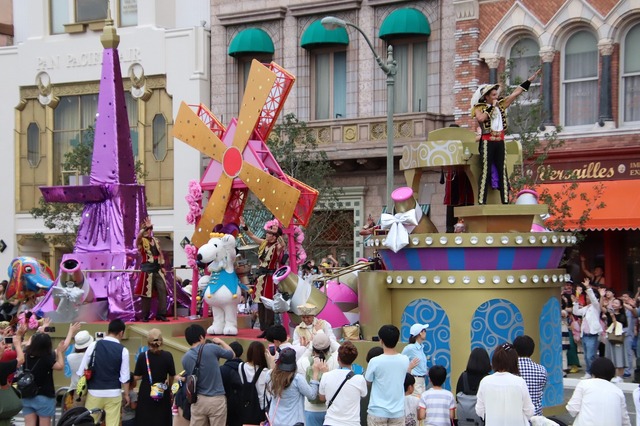 “こわかわハロウィーン”の昼のメインプログラム、「フェスタ・デ・パレード」☆