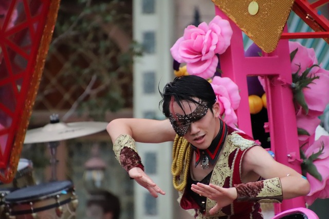 “こわかわハロウィーン”の昼のメインプログラム、「フェスタ・デ・パレード」☆