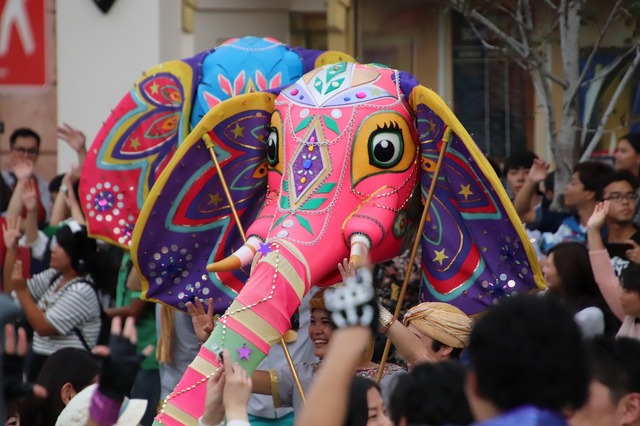 “こわかわハロウィーン”の昼のメインプログラム、「フェスタ・デ・パレード」☆