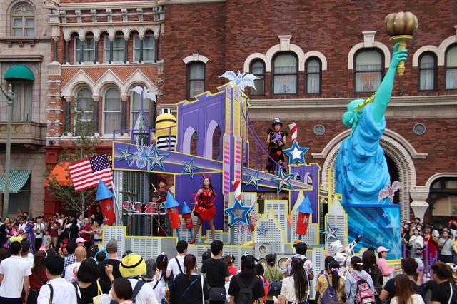 “こわかわハロウィーン”の昼のメインプログラム、「フェスタ・デ・パレード」☆
