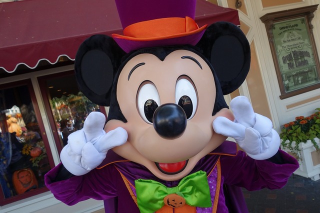 毎年恒例の秋のイベント「ハロウィーン・タイム」☆ As to Disney artwork, logos and properties： (C) Disney