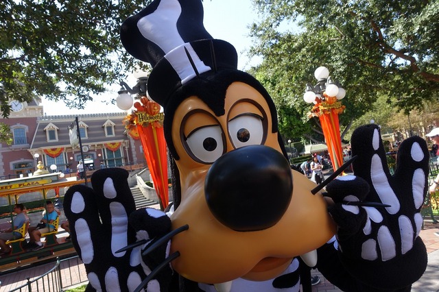 毎年恒例の秋のイベント「ハロウィーン・タイム」☆ As to Disney artwork, logos and properties： (C) Disney