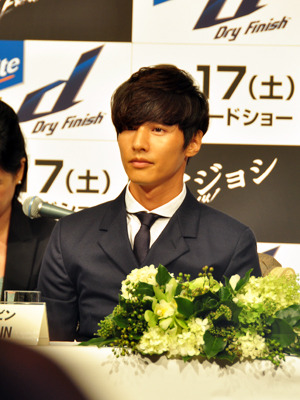 『アジョシ』来日会見