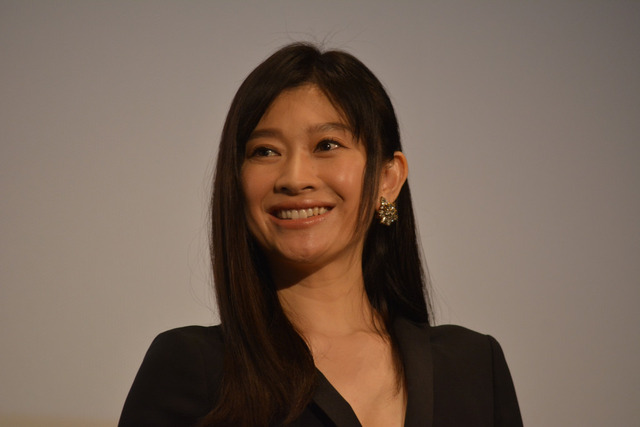 篠原涼子 ダンディ 色気がむんむん の西島秀俊に熱視線 生でいっぱい見てやる Cinemacafe Net 篠原涼子 ダンディ 色気がむんむん の西島秀俊に熱視線 生でいっぱい見てやる Cinemacafe Net